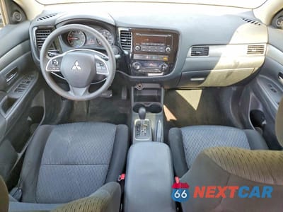 Zdjęcie 8 z 13 samochodu: 2014 MITSUBISHI OUTLANDER ES VIN:JA4AD2A3XEZ005961 - miniatura