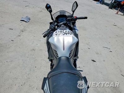 Zdjęcie 6 z 9 samochodu: 2026 KAWASAKI EX650 P VIN:ML5EXEP15TDAG8779 - miniatura