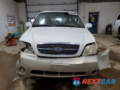 Piąte zdjęcie samochodu w środku: 2005 KIA SEDONA LX VIN:KNDUP132456646355 - miniatura