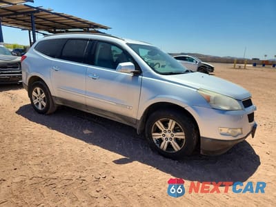 Czwarte zdjęcie samochodu z boku: 2009 CHEVROLET TRAVERSE LT VIN:1GNER23D69S142416 - miniatura