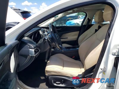 Zdjęcie 7 z 12 samochodu: 2017 JAGUAR XE PREMIUM VIN:SAJAD4BG6HA953779 - miniatura