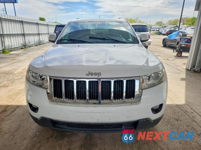 Piąte zdjęcie samochodu w środku: 2013 JEEP GRAND CHEROKEE LAREDO VIN:1C4RJFAT4DC576534 - miniatura