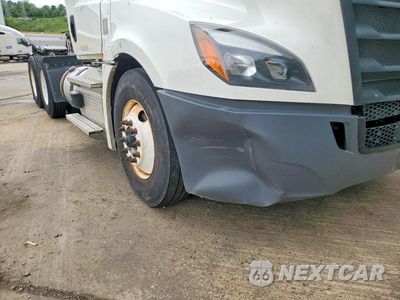 Zdjęcie 9 z 10 samochodu: 2021 FREIGHTLINER CASCADIA 126 SEMI TRUCK VIN:3AKJHLDV2MDMT6388 - miniatura