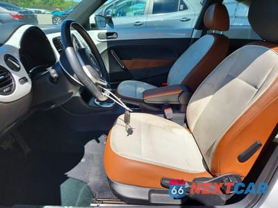 Zdjęcie 7 z 12 samochodu: 2015 VOLKSWAGEN BEETLE 1.8T VIN:3VWF17AT1FM601154 - miniatura