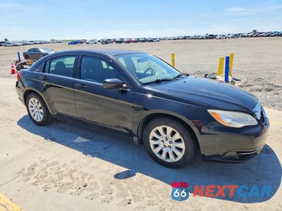 Czwarte zdjęcie samochodu z boku: 2013 CHRYSLER 200 LX VIN:1C3CCBAB1DN691861 - miniatura