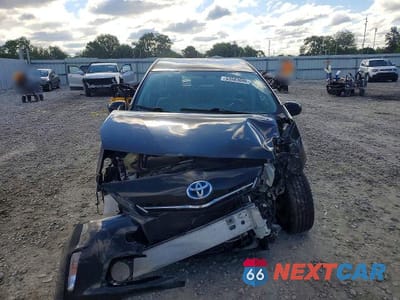Piąte zdjęcie samochodu w środku: 2013 TOYOTA PRIUS V THREE VIN:JTDZN3EU8D3224739 - miniatura