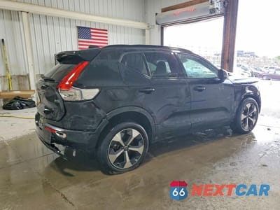 Trzecie zdjęcie samochodu z tyłu: 2026 VOLVO XC40 PLUS VIN:YV4L12UC0T2747114 - miniatura