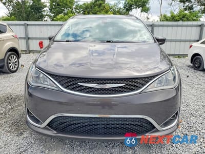 Piąte zdjęcie samochodu w środku: 2017 CHRYSLER PACIFICA TOURING L VIN:2C4RC1BG4HR654483 - miniatura