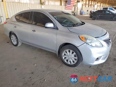 Czwarte zdjęcie samochodu z boku: 2014 NISSAN VERSA 1.6 SV VIN:3N1CN7AP4EL834160 - miniatura