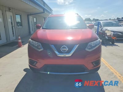 Piąte zdjęcie samochodu w środku: 2016 NISSAN ROGUE S VIN:KNMAT2MV0GP602119 - miniatura