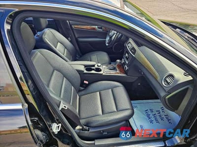 Piąte zdjęcie samochodu w środku: 2012 MERCEDES-BENZ C 250 VIN:WDDGF4HB2CR194515 - miniatura
