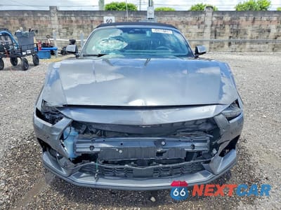 Piąte zdjęcie samochodu w środku: 2025 FORD MUSTANG VIN:1FAGP8UH0S5120708 - miniatura