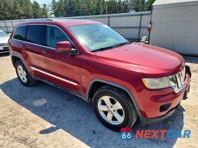 Czwarte zdjęcie samochodu z boku: 2012 JEEP GRAND CHEROKEE LAREDO VIN:1C4RJFAG7CC139838 - miniatura