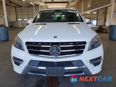 Piąte zdjęcie samochodu w środku: 2014 MERCEDES-BENZ ML 550 4MATIC VIN:4JGDA7DB4EA335990 - miniatura