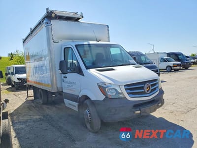Czwarte zdjęcie samochodu z boku: 2018 MERCEDES BENZ SPRINTER 3500 BOX TRUCK VIN:8BNPF4CC8JE155183 - miniatura