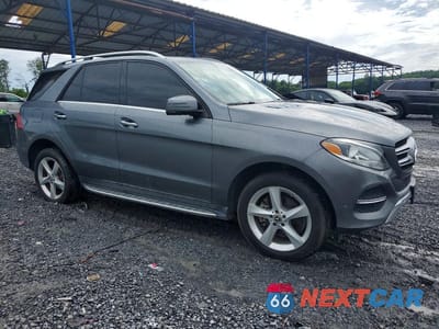Czwarte zdjęcie samochodu z boku: 2018 MERCEDES-BENZ GLE 350 4MATIC VIN:4JGDA5HB4JB183339 - miniatura
