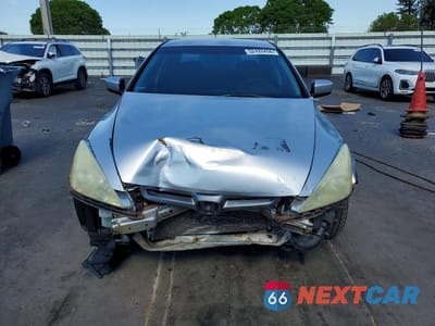 Piąte zdjęcie samochodu w środku: 2005 HONDA ACCORD LX VIN:3HGCM56455G700707 - miniatura