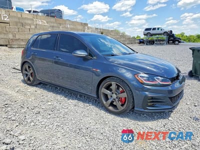 Czwarte zdjęcie samochodu z boku: 2018 VOLKSWAGEN GTI S VIN:3VW447AU6JM279420 - miniatura