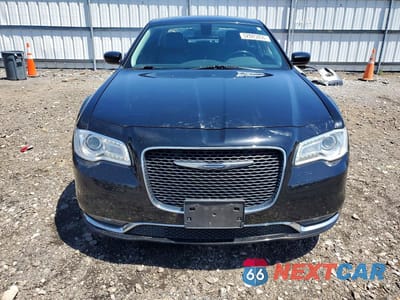 Piąte zdjęcie samochodu w środku: 2017 CHRYSLER 300 LIMITED VIN:2C3CCAAG5HH552417 - miniatura