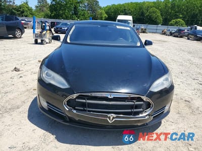 Piąte zdjęcie samochodu w środku: 2014 TESLA MODEL S VIN:5YJSA1H16EFP45613 - miniatura