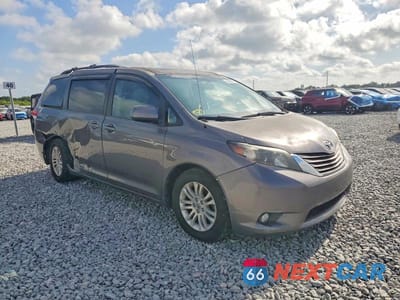 2011 TOYOTA SIENNA XLE 8-PASSENGER 5TDYK3DC4BS079112 - główne zdjęcie licytacji z USA - miniatura