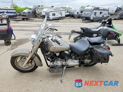 Trzecie zdjęcie samochodu z tyłu: 2002 YAMAHA XVS1100 A VIN:JYAVP11E72A021292 - miniatura