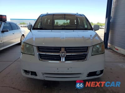 Piąte zdjęcie samochodu w środku: 2010 DODGE GRAND CARAVAN SXT VIN:2D4RN5D12AR135080 - miniatura