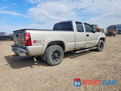 Trzecie zdjęcie samochodu z tyłu: 2004 CHEVROLET SILVERADO K1500 VIN:1GCEK19T84E376666 - miniatura