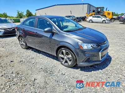 Czwarte zdjęcie samochodu z boku: 2020 CHEVROLET SONIC PREMIER VIN:1G1JF5SB8L4120469 - miniatura