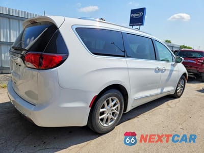 Trzecie zdjęcie samochodu z tyłu: 2020 CHRYSLER PACIFICA TOURING L VIN:2C4RC1BG9LR131811 - miniatura