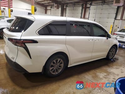 Trzecie zdjęcie samochodu z tyłu: 2024 TOYOTA SIENNA XLE 7-PASSENGER VIN:5TDYSKFC7RS121919 - miniatura
