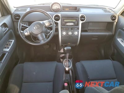 Zdjęcie 8 z 13 samochodu: 2006 TOYOTA SCION XB VIN:JTLKT324X64121741 - miniatura