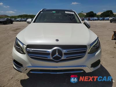 Piąte zdjęcie samochodu w środku: 2018 MERCEDES-BENZ GLC 300 VIN:WDC0G4JB9JV076219 - miniatura