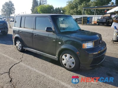 Czwarte zdjęcie samochodu z boku: 2006 TOYOTA SCION XB VIN:JTLKT324X64121741 - miniatura