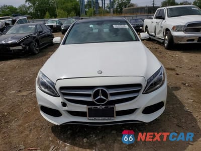Piąte zdjęcie samochodu w środku: 2015 MERCEDES-BENZ C 300 4MATIC VIN:55SWF4KB3FU035669 - miniatura