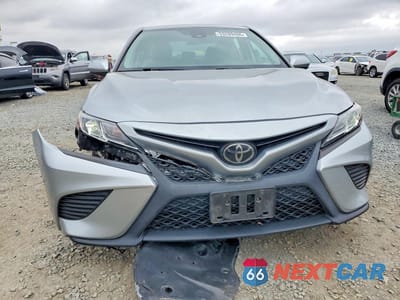 Piąte zdjęcie samochodu w środku: 2020 TOYOTA CAMRY SE VIN:4T1G11AK0LU870440 - miniatura