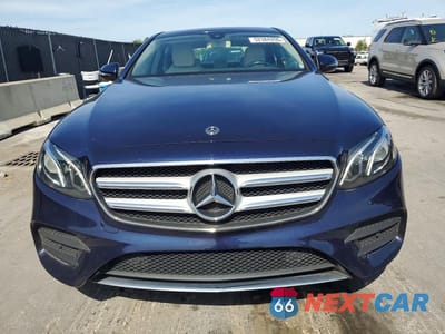 Piąte zdjęcie samochodu w środku: 2020 MERCEDES-BENZ E 350 VIN:W1KZF8DBXLA827119 - miniatura
