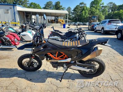 Trzecie zdjęcie samochodu z tyłu: 2024 KTM 690 SMC R VIN:VBKLSV403RM762760 - miniatura