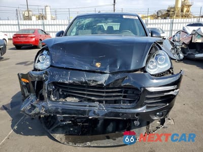 Piąte zdjęcie samochodu w środku: 2017 PORSCHE CAYENNE S VIN:WP1AB2A20HLA50223 - miniatura