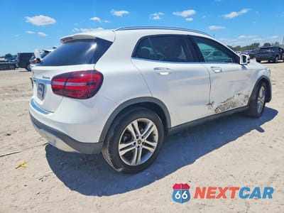 Trzecie zdjęcie samochodu z tyłu: 2020 MERCEDES-BENZ GLA 250 4MATIC VIN:W1NTG4GB3LU040229 - miniatura