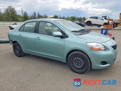 Czwarte zdjęcie samochodu z boku: 2010 TOYOTA YARIS BASE VIN:JTDBT4K3XA1352836 - miniatura
