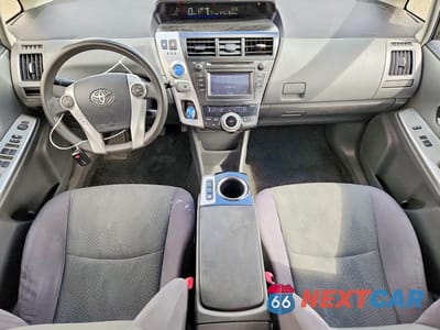 Zdjęcie 8 z 12 samochodu: 2013 TOYOTA PRIUS V THREE VIN:JTDZN3EU9D3223437 - miniatura