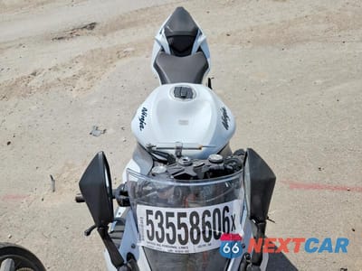 Piąte zdjęcie samochodu w środku: 2021 KAWASAKI ZX636 K VIN:JKBZXJH14MA007139 - miniatura