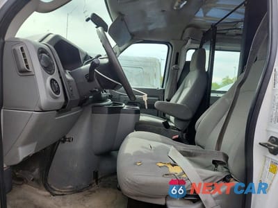 Zdjęcie 7 z 13 samochodu: 2013 FORD ECONOLINE E150 VAN VIN:1FTNE1EW8DDA65316 - miniatura