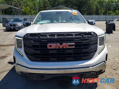 Piąte zdjęcie samochodu w środku: 2022 GMC SIERRA K1500 VIN:3GTUUAEDXNG557458 - miniatura