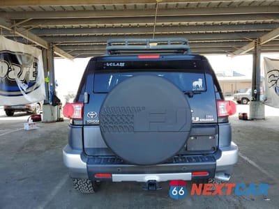 Zdjęcie 6 z 12 samochodu: 2007 TOYOTA FJ CRUISER BASE VIN:JTEBU11F970059284 - miniatura