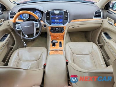 Zdjęcie 8 z 12 samochodu: 2013 CHRYSLER 300C VIN:2C3CCAKG2DH585710 - miniatura