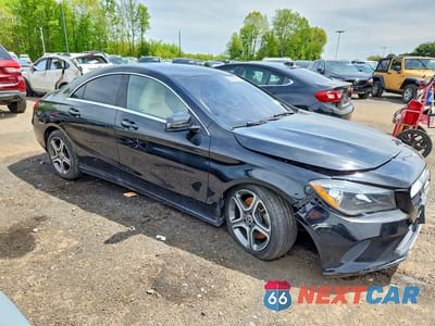 Czwarte zdjęcie samochodu z boku: 2019 MERCEDES-BENZ CLA 250 4MATIC VIN:WDDSJ4GBXKN764843 - miniatura
