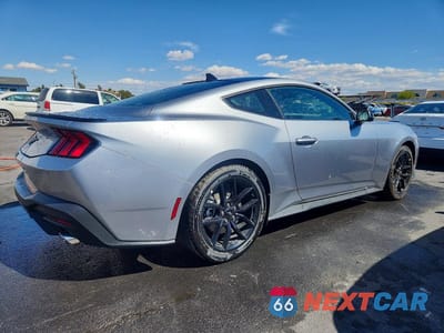 Trzecie zdjęcie samochodu z tyłu: 2026 FORD MUSTANG VIN:1FA6P8TH3T5113251 - miniatura