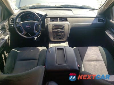 Zdjęcie 8 z 12 samochodu: 2008 GMC SIERRA K1500 VIN:2GTEK19J081224273 - miniatura